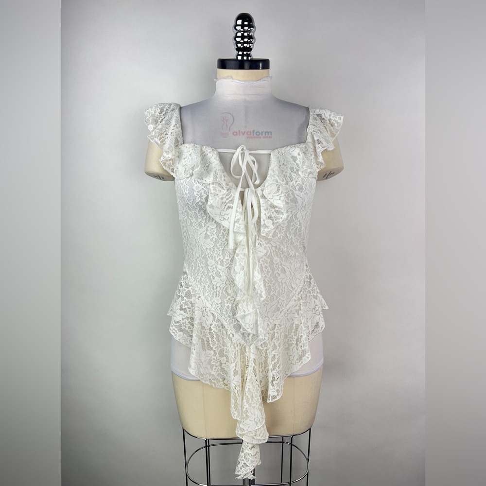 💚 3234. Lace Ruffled Tie Front Top